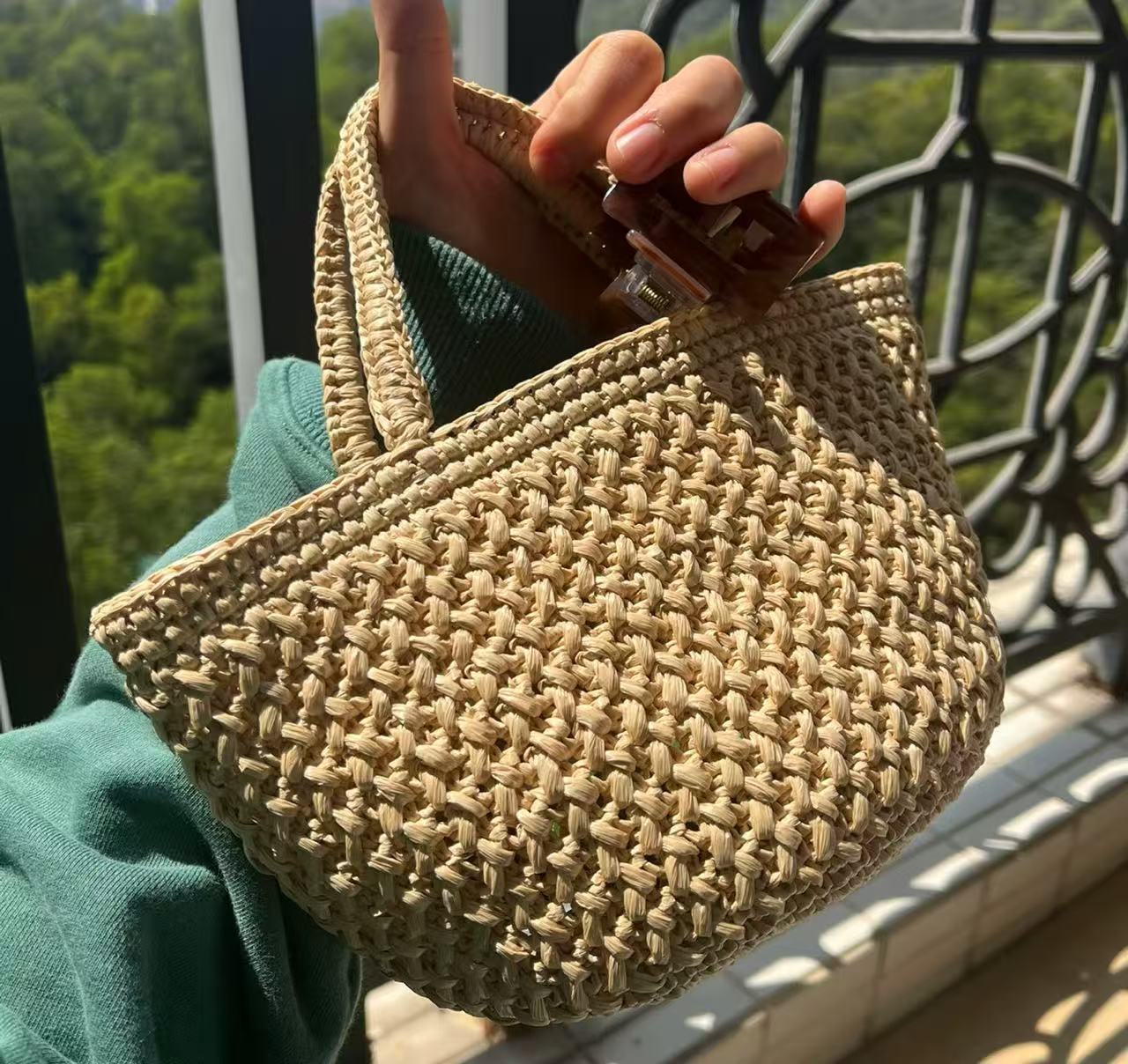 Summer straw bag